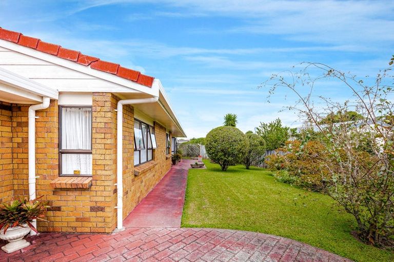 Photo of property in 8 Chablis Place, Henderson, Auckland, 0612