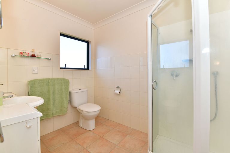 Photo of property in 8 Waldorf Crescent, Orewa, 0931