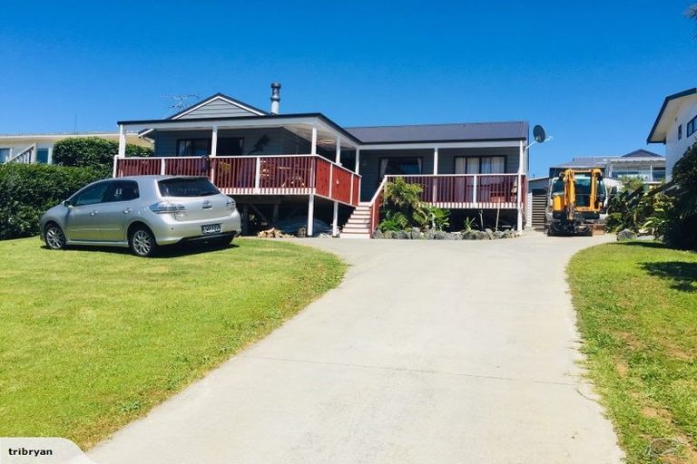 Photo of property in 14 Ngatira Place, Snells Beach, 0920