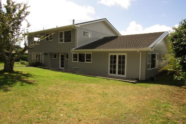 Photo of property in 6 Saint Hildas Glade, Tawa, Wellington, 5028