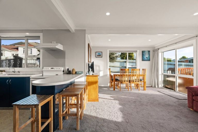 Photo of property in 1 Kinmont Crescent, Kinmont Park, Mosgiel, 9024