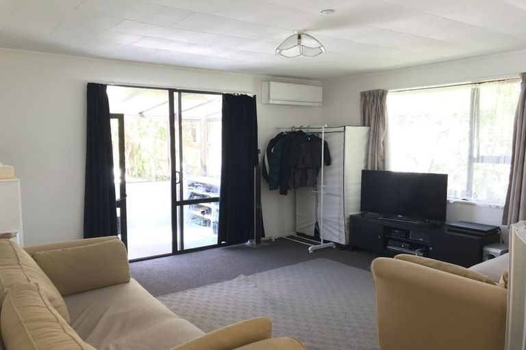 Photo of property in 31a Peach Road, Glenfield, Auckland, 0629