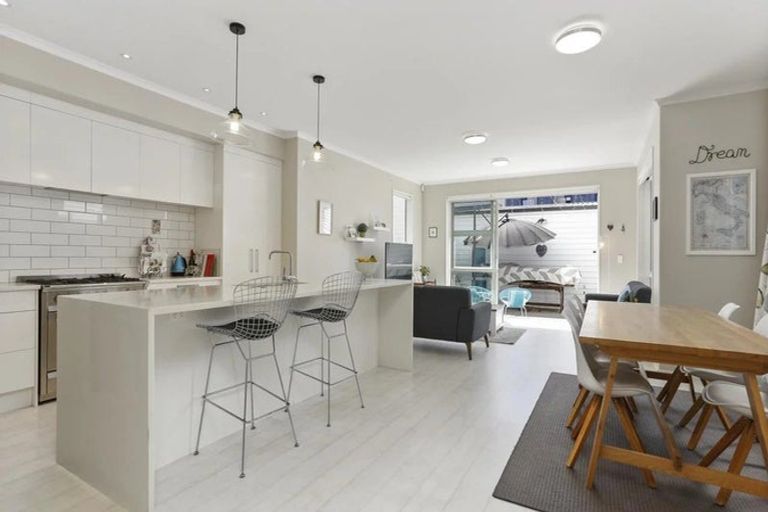 Photo of property in 2 Kotuku Lane, Hobsonville, Auckland, 0616