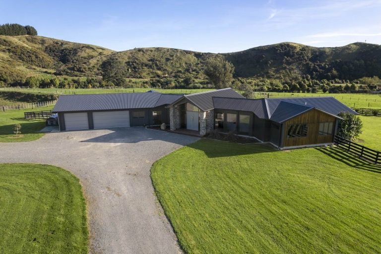Photo of property in 180 North Manakau Road, Manakau, Levin, 5573