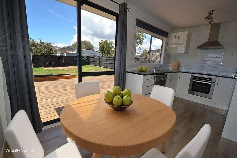 Photo of property in 18 Bundena Place, Clendon Park, Auckland, 2103