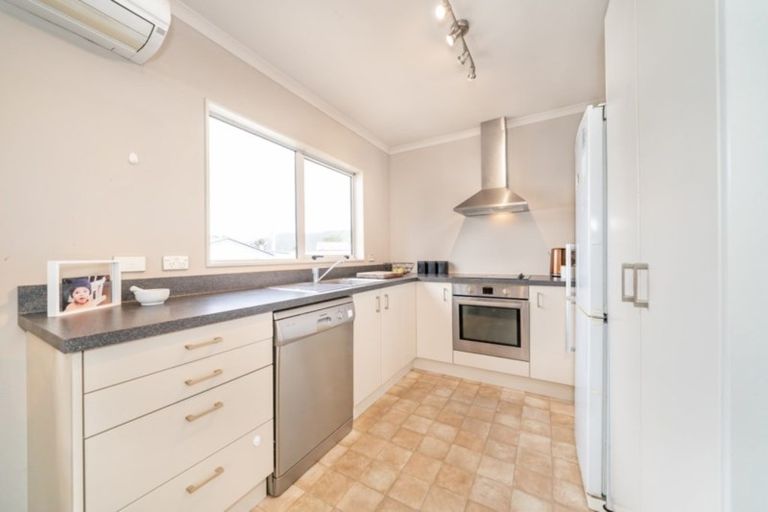 Photo of property in 32a Aniseed Grove, Timberlea, Upper Hutt, 5018