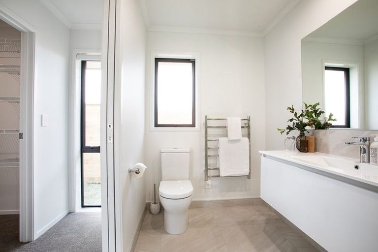 Photo of property in 45 Te Taniwha Road, One Tree Point, 0118