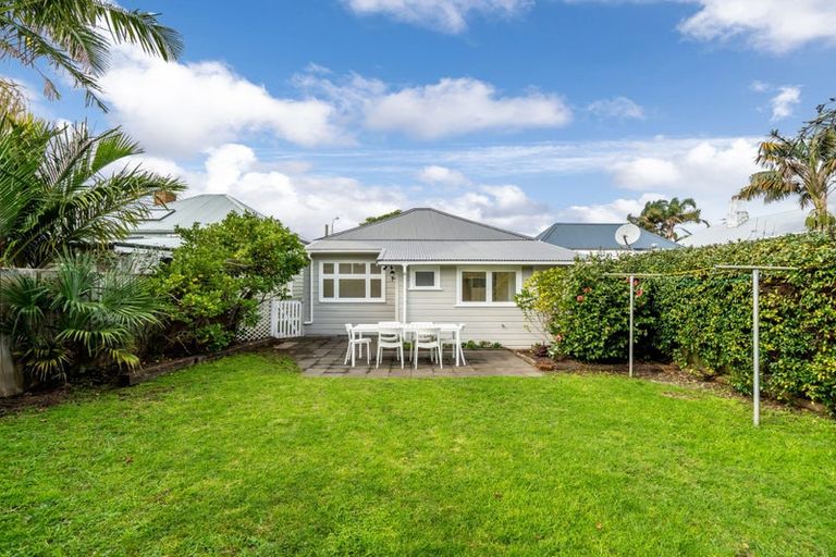 Photo of property in 17 Anne Street, Devonport, Auckland, 0624