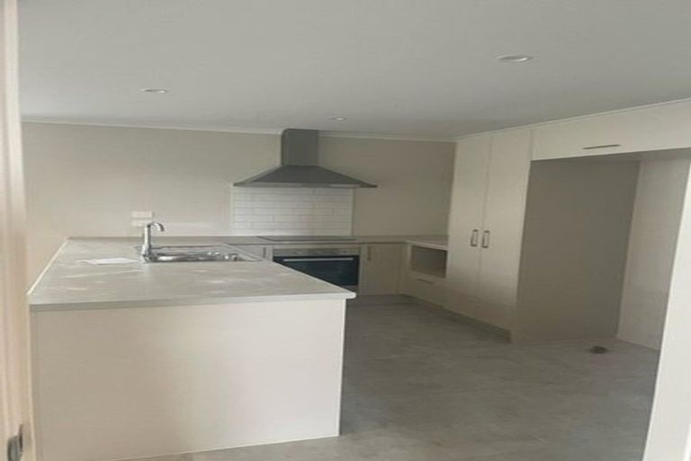 Photo of property in 22 Tabraham Crescent, Pyes Pa, Tauranga, 3112