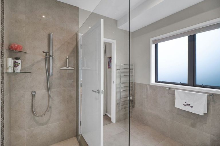 Photo of property in 2 Manurau Crescent, Merrilands, New Plymouth, 4312