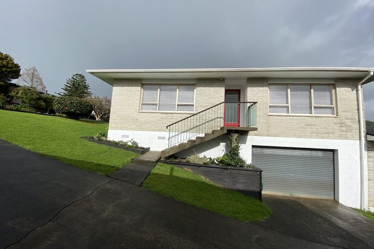 Photo of property in 1/32 Shanaway Rise, Hillcrest, Auckland, 0627
