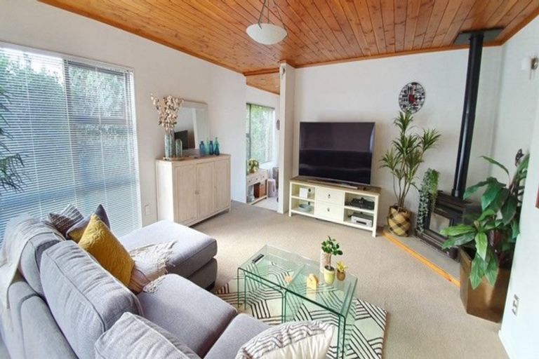 Photo of property in 10 Harper Street, Chatswood, Auckland, 0626