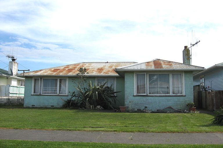 Photo of property in 5 Raupo Street, Castlecliff, Whanganui, 4501