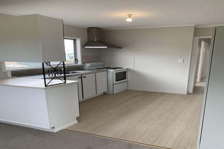 Photo of property in 2/6 Bundena Place, Clendon Park, Auckland, 2103
