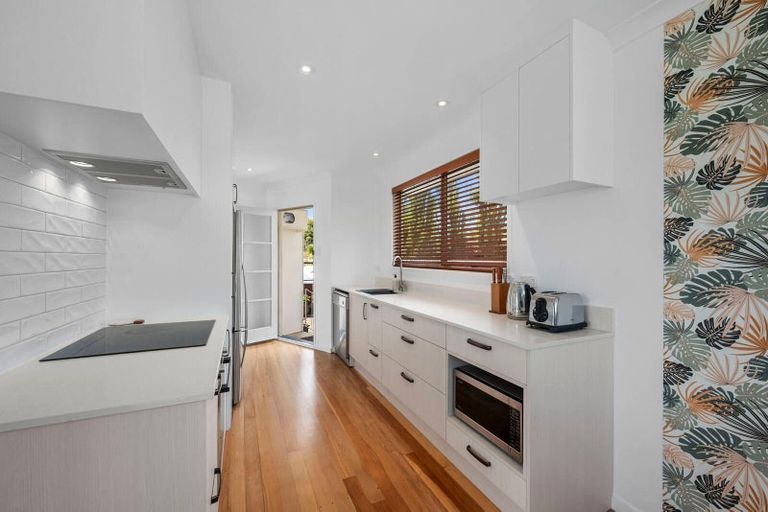 Photo of property in 25 Felgrove Street, Glendene, Auckland, 0602