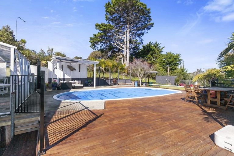Photo of property in 100 Schnapper Rock Road, Schnapper Rock, Auckland, 0632