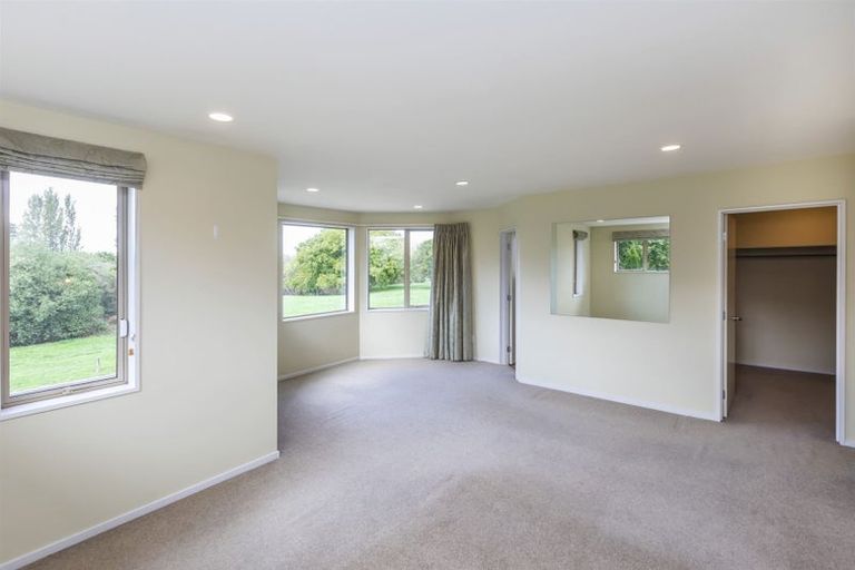 Photo of property in 64 Willowview Drive, Redwood, Christchurch, 8051