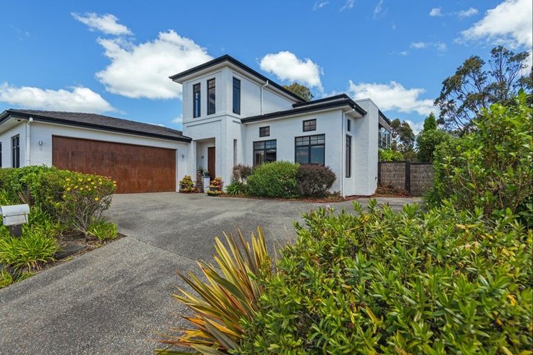 Photo of property in 60 Ruapehu Drive, Fitzherbert, Palmerston North, 4410