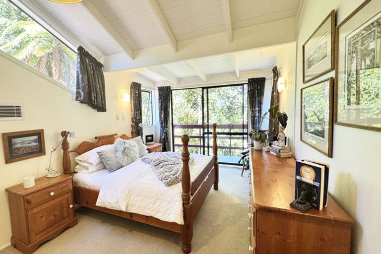 Photo of property in 11 Fitzpatrick Place, Chatswood, Auckland, 0626