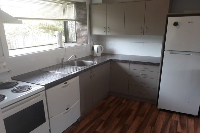 Photo of property in 33 Farquhars Road, Redwood, Christchurch, 8051