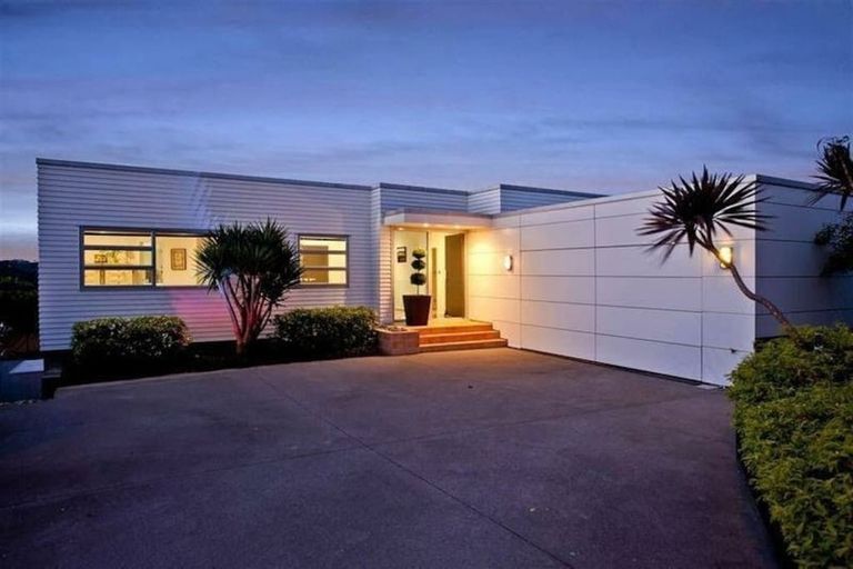 Photo of property in 7 Rangi Avenue, Schnapper Rock, Auckland, 0632