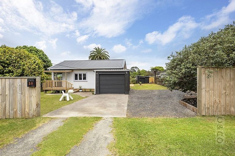 Photo of property in 16 Great North Road, Riverhead, 0820