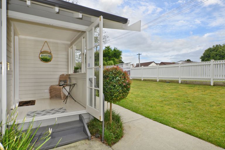 Photo of property in 6 Parahaki Street, Regent, Whangarei, 0112