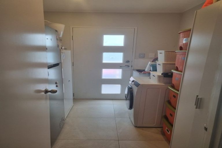 Photo of property in 165 Carlisle Road, Northcross, Auckland, 0632