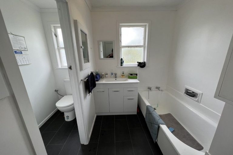 Photo of property in 4 Waterloo Crescent, Hokowhitu, Palmerston North, 4410