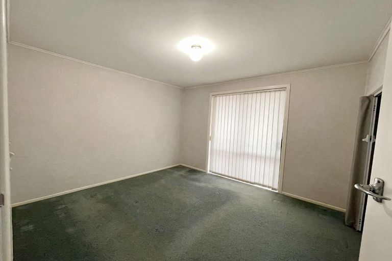 Photo of property in 2 Lendic Avenue, Henderson, Auckland, 0612