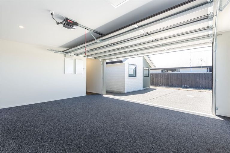Photo of property in 8 Angus Place, Rangiora, 7400