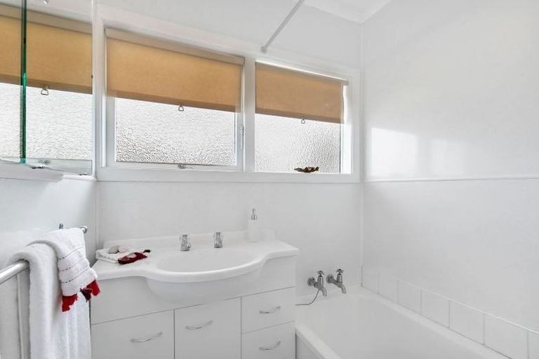 Photo of property in 8 Waratah Street, Birkenhead, Auckland, 0626