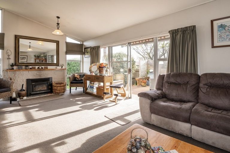 Photo of property in 2a Lipscombe Crescent, Havelock North, 4130