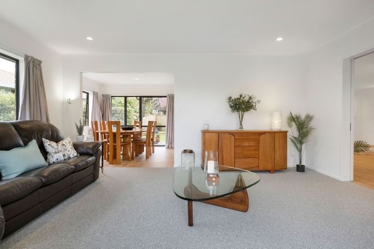 Photo of property in 9 Suncrest Drive, West Harbour, Auckland, 0618