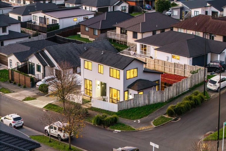 Photo of property in 1 Barrique Road, Kumeu, 0810