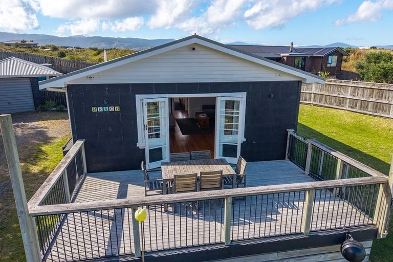 Photo of property in 60 Sarah Street, Waikawa Beach, Levin, 5573
