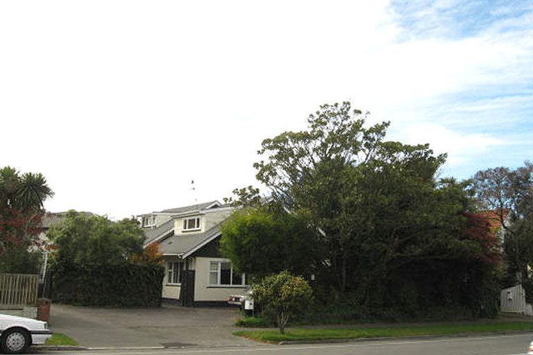 Photo of property in 68 Memorial Avenue, Ilam, Christchurch, 8053