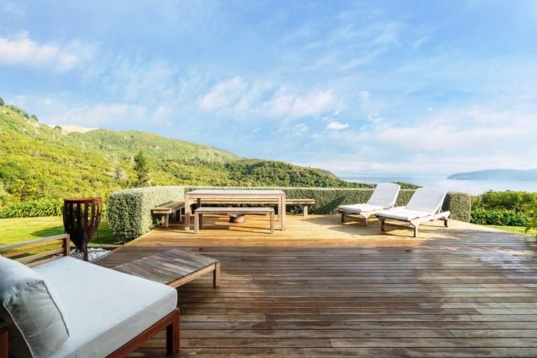 Photo of property in 5 Peregrine Place, Kinloch, Taupo, 3377