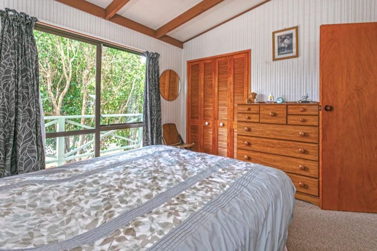 Photo of property in 106 Waverley Place, Whangamata, 3620
