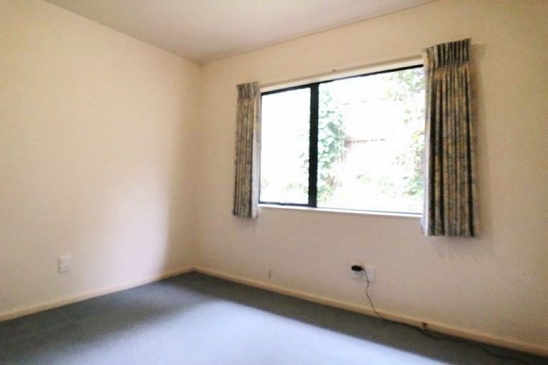 Photo of property in 12 Springwater Vale, Unsworth Heights, Auckland, 0632
