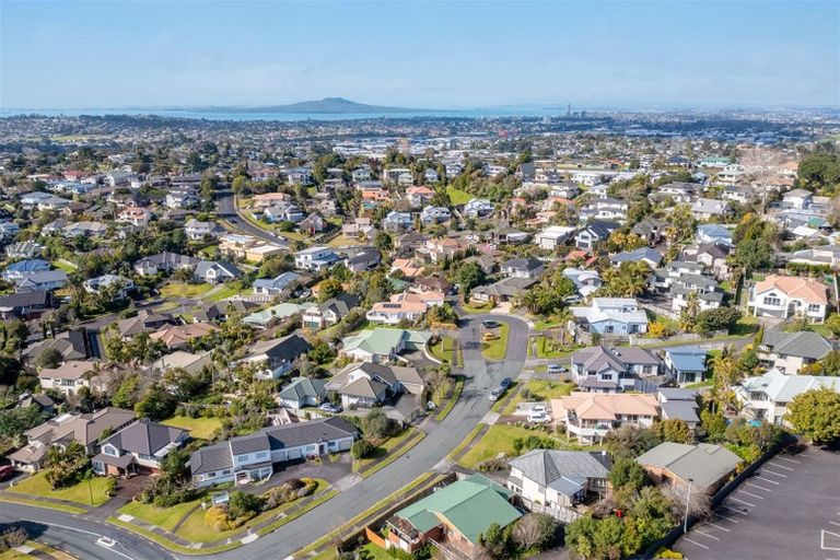 Photo of property in 1/3 Jacanas Place, Unsworth Heights, Auckland, 0632