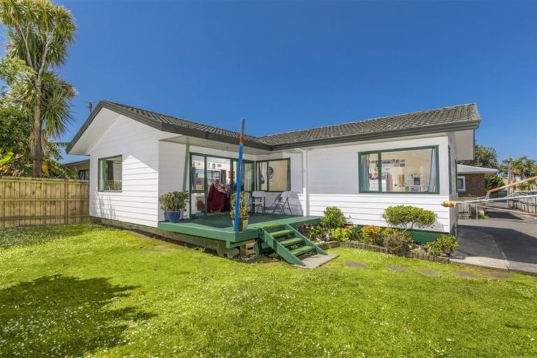 Photo of property in 704a Te Atatu Road, Te Atatu Peninsula, Auckland, 0610