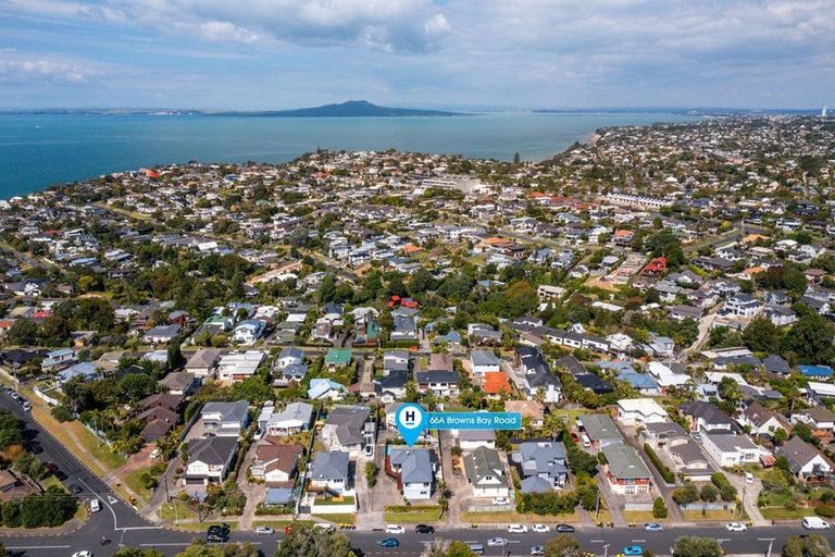 Photo of property in 1/66 Browns Bay Road, Rothesay Bay, Auckland, 0630