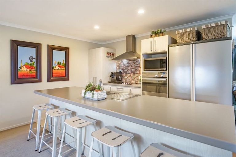 Photo of property in 3 Quartz Place, Brown Owl, Upper Hutt, 5018