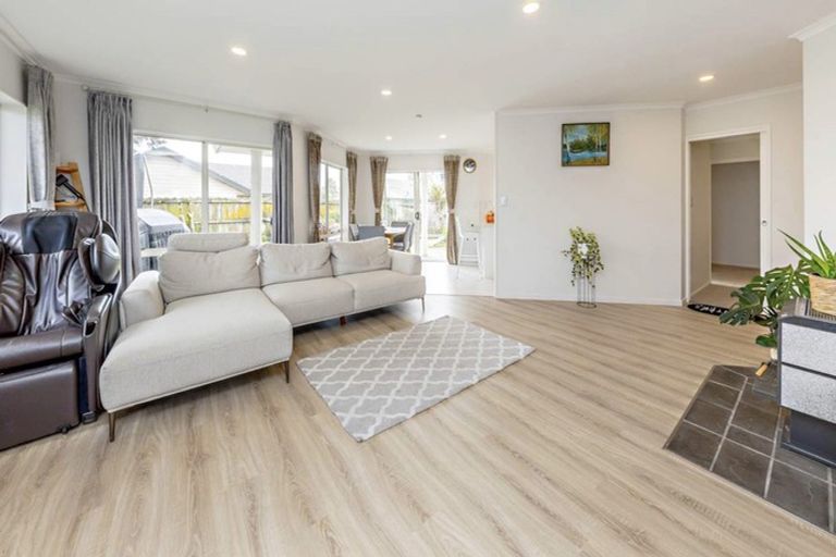 Photo of property in 2 Robina Court, Burswood, Auckland, 2013