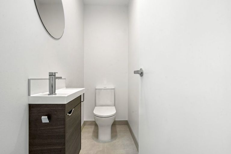 Photo of property in 4 Park Green Avenue, Rosehill, Papakura, 2113