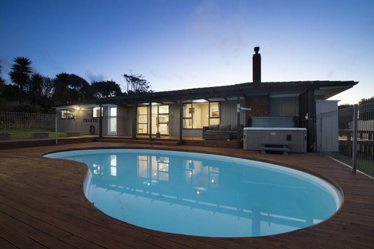 Photo of property in 8 Koromiko Place, Waiuku, 2123