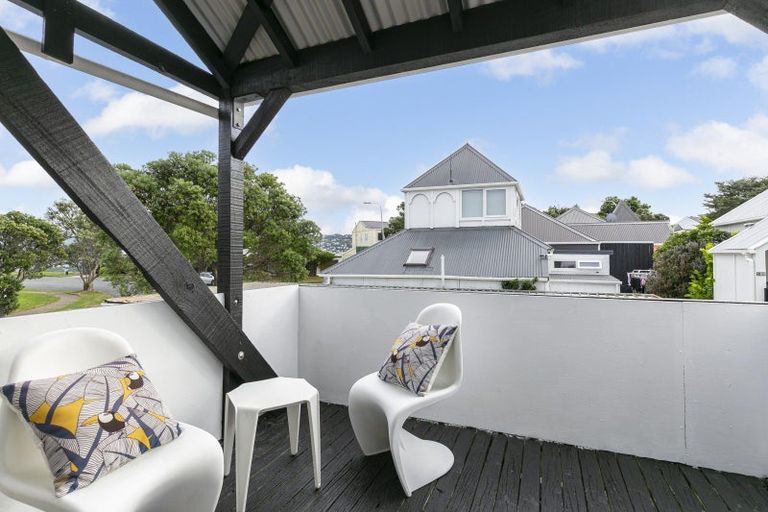 Photo of property in 140 Akaroa Drive, Maupuia, Wellington, 6022
