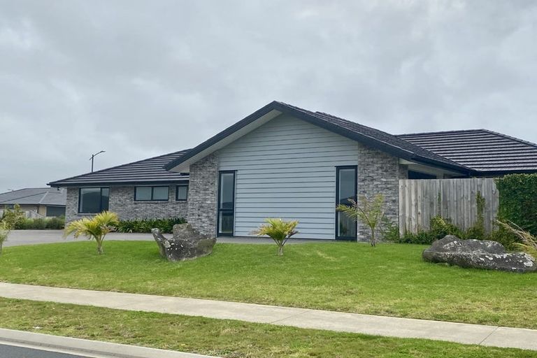 Photo of property in 14 Kahukaka Road, One Tree Point, 0118