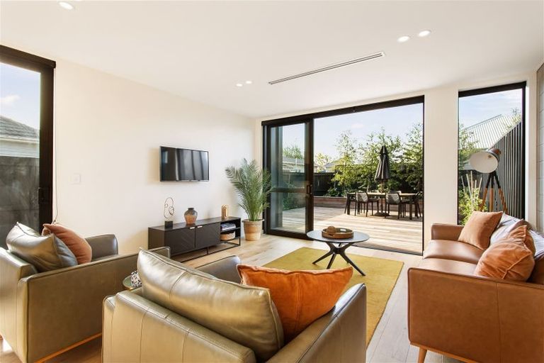 Photo of property in 1/151 Edgeware Road, Edgeware, Christchurch, 8013